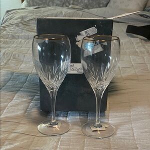 Elegant Crystal Wine Glasses with Gold Rim